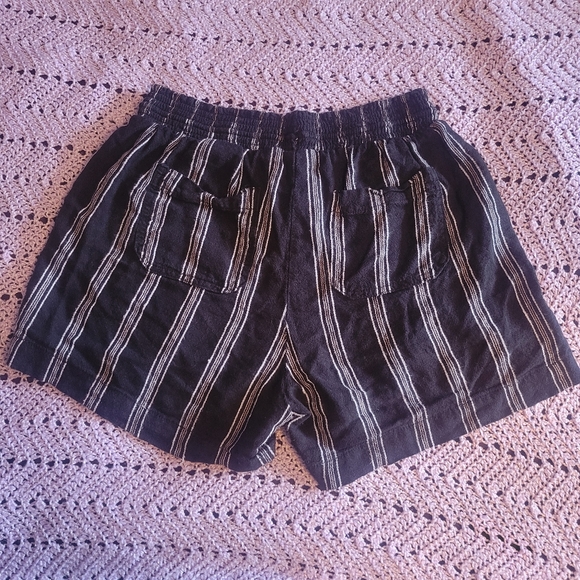 ✨️3 for $15✨️ Linen blend striped shorts -Size Medium - Picture 2 of 6